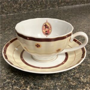 1/26  Avon 2006 award tea cup and saucer